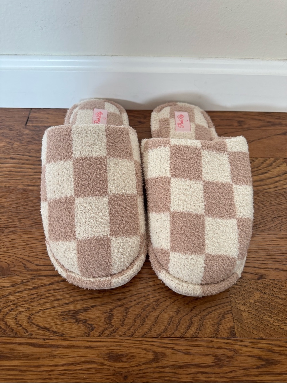 Pink Lily Checkered Plush Slide Slippers, size L (7/8)